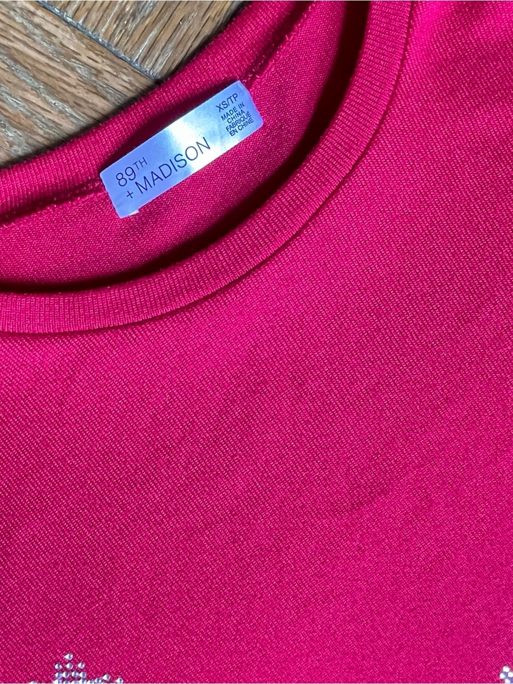 Red comfy red long sleeve shirt XS with sparkling rhinestones snowflakes - Picture 3 of 5